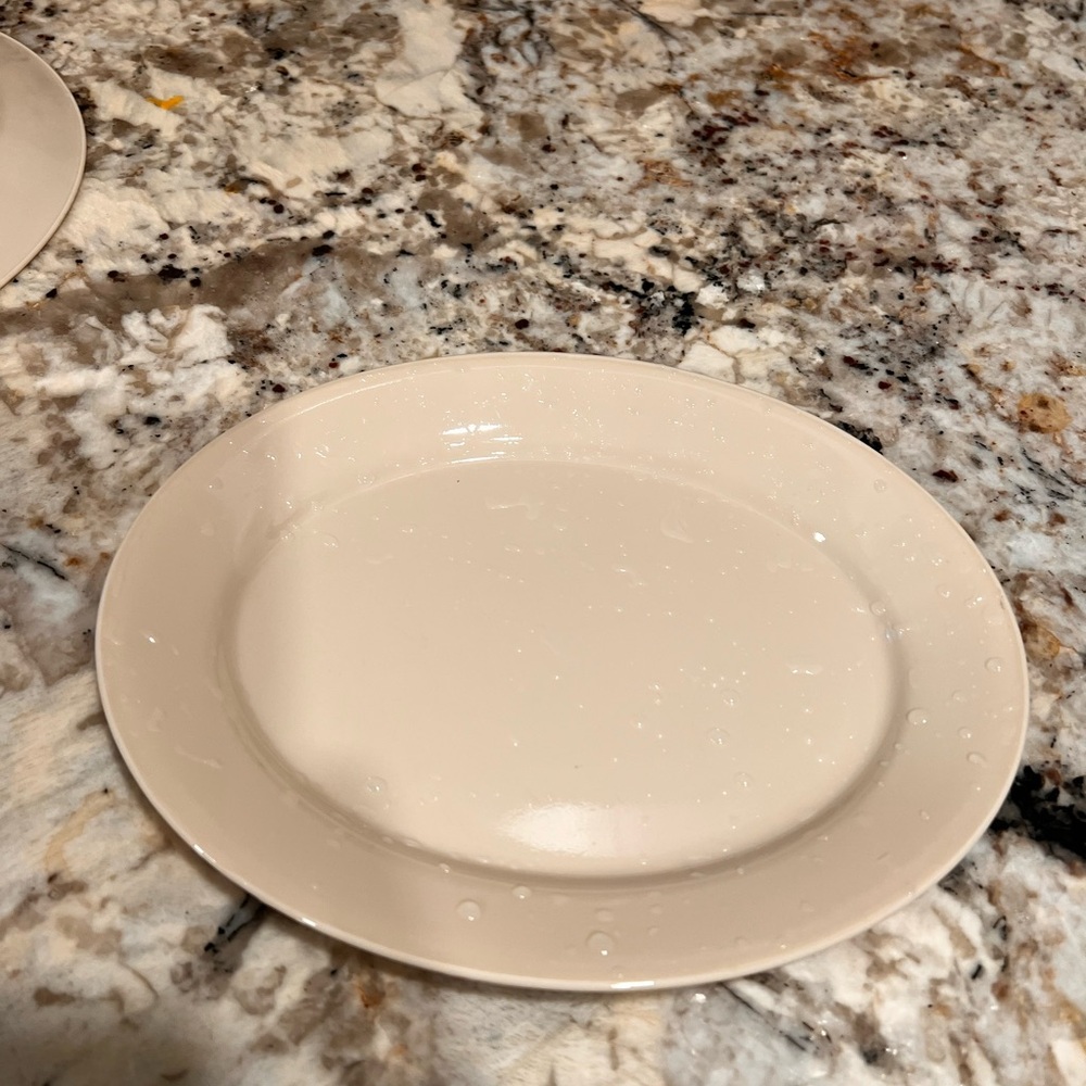 (6) 9.5” Corning COMCOR Oval Plates in Sandstone Beige - Picture 2 of 4
